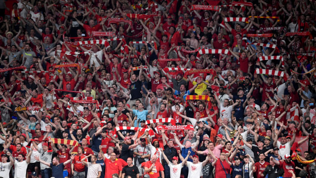 Ekspresi pendukung Liverpool merayakan kemengangan Liga Champions. Foto: REUTERS/Toby Melville