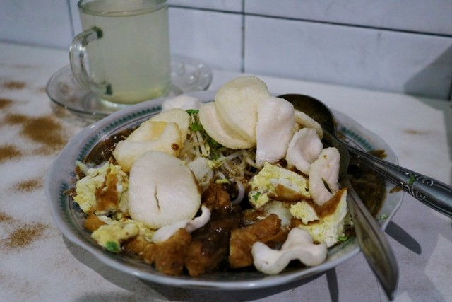 Tahu-Lontong-Lonceng-Malang-photo-by-feryarifian.JPG