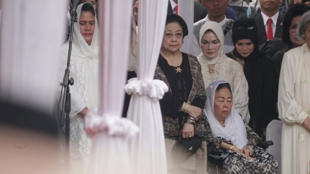 Hasto Kristiyanto: Mau Gabung Koalisi Jokowi Harus Kerja Keras (170118)