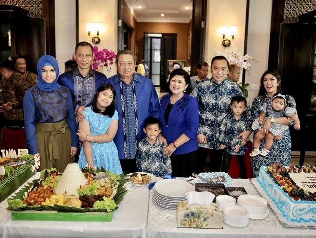 Ani Yudhoyono beserta keluarga. (Foto: Facebook Ani Yudhoyono)