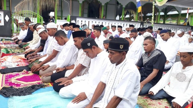 Sholat Idul Fitri di Negeri Wakal (3/6). Dok Lentera Maluku