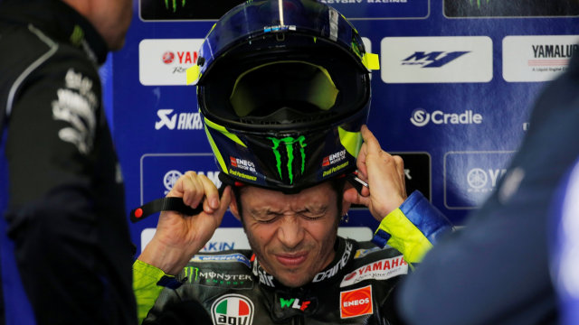Valentino Rossi saat akan memulai balapan. Foto: REUTERS/Jon Nazca