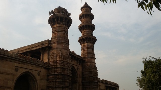Menara berguncang di Masjid Siddi Bashir, Gujarat, India. Foto: Khiththati/acehkini 
