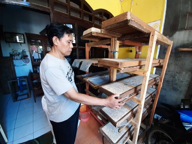 Warga di Kampung Tempe Surabaya bisa mengolah antara 50-250 kilogram kedelai per hari. Foto: Amanah Nur Asiah/Basra