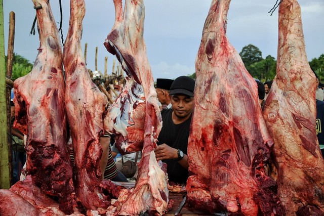 Lapak daging dadakan di Blang Pidie, Aceh Barat Daya. Foto: Yudiansyah/acehkini
