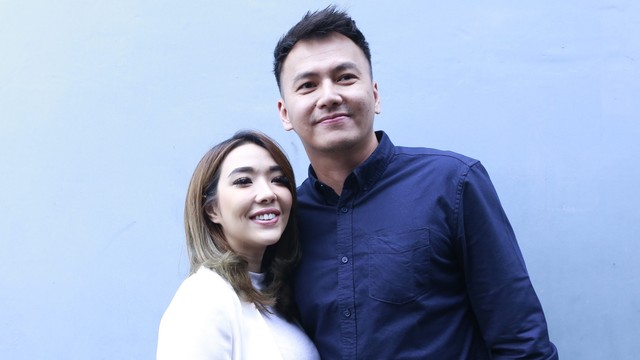 Gisella Anastasia dan Wijaya Saputra saat ditemui wartawan seusai mengisi acara di Jakarta, Selasa, (4/6). Foto: Ronny/kumparan