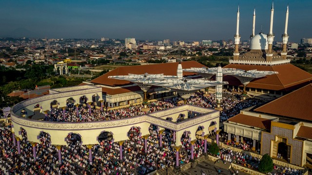 Yang Kembali dan Berbahagia di Idul Fitri (290855)