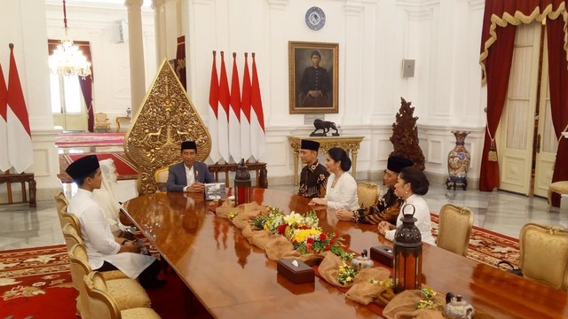 AHY dan keluarga bertemu Presiden Joko Widodo