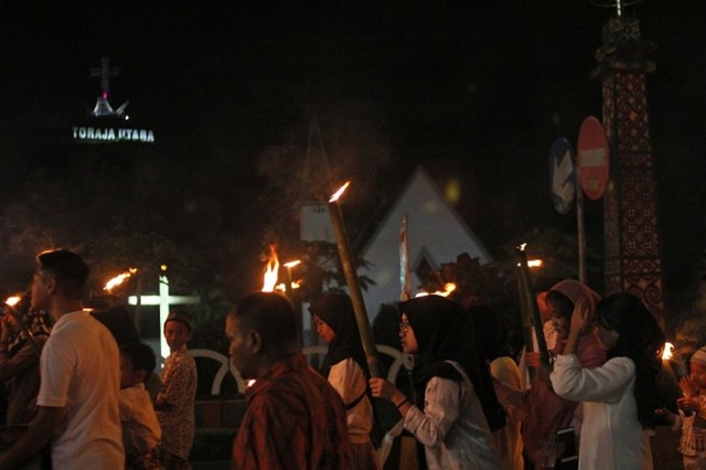 Pawai obor di Toraja Utara malam takbiran (Foto: Yultin/MI).