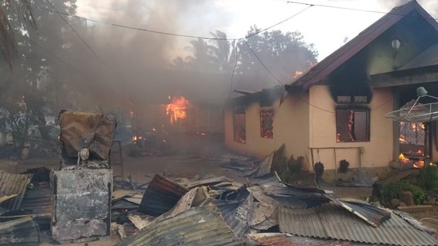 Puluhan rumah terbakar, Kerusuhan di Buton, Sulawesi Tenggara