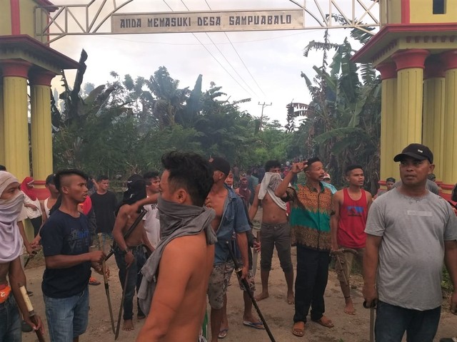 (NOT COVER) Puluhan rumah terbakar, Kerusuhan di Buton, Sulawesi Tenggara