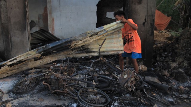 Puluhan rumah terbakar, Kerusuhan di Buton, Sulawesi Tenggara
