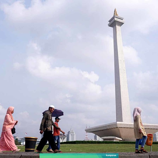 Suasana di Monumen Nasional saat libur Lebaran, Jakarta, Jumat (7/6). Foto: Nugroho Sejati/kumparan