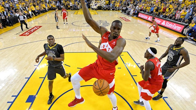 Duel Toronto Raptors melawan Golden State Warriors pada gim keempat final NBA 2018/19. Foto: Kyle Terada-USA TODAY Sports/REUTERS