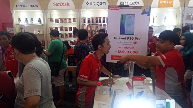 Suasana stand Huawei di PRJ Kemayoran, Jakarta Pusat. Foto: Nicha Muslimawati/kumparan