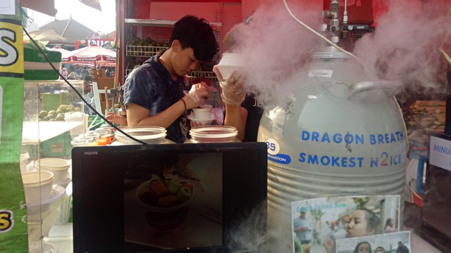 Dragon Breath Smokest di PRJ Kemayoran, Jakarta Pusat. Foto: Nicha Muslimawati/kumparan