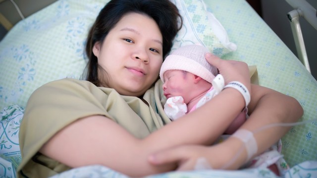 Wajah ibu yang baru melahirkan. Foto: Shutter Stock