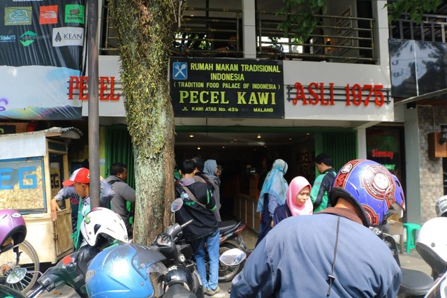 Pecel Kawi Hj. Musilah Sejak 1975 (Foto: Fery Arifian)