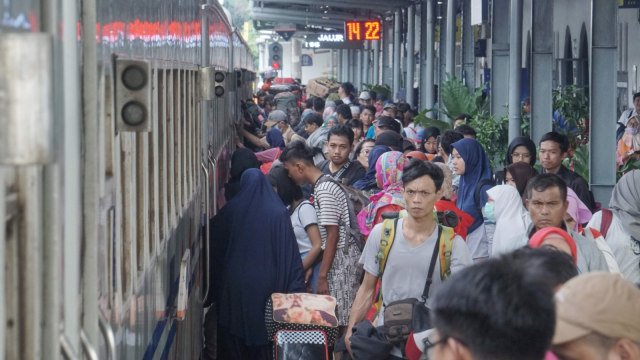 Suasana di Stasiun Pasar Senen, Jakarta Pusat. Foto: Helmi Afandi Abdullah/kumparan