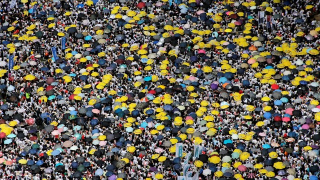 Ribuan warga Hong Kong gelar aksi protes menentang RUU ekstradisi ke China. Foto: Reuters