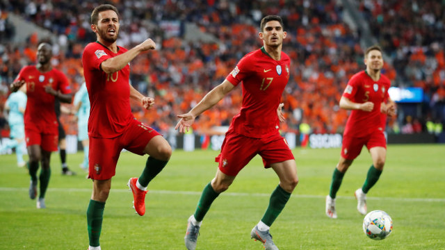 Para pemain Portugal merayakan gol yang dicetak Guedes ke gawang Belanda. Foto: REUTERS/Carl Recine