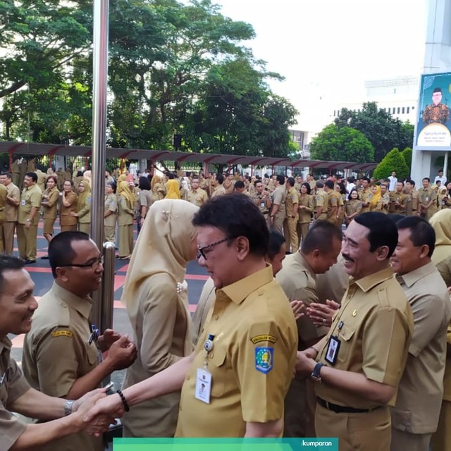 Mendagri Tjahjo Kumolo memimpin upacara dan halal bihalal di Kemendagri, Jakarta Pusat, Senin (10/6). Foto: Maulana Ramadhan/kumparan