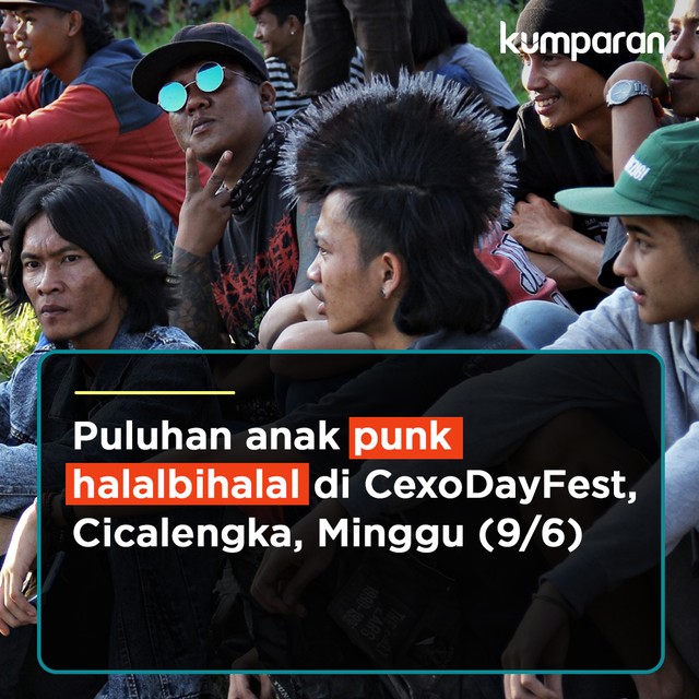 Puluhan anak punk halalbihalal di CexoDayFest, Cicalengka, Minggu (9/6). Foto: Jamal Ramadhan/kumparan dan Putri Sarah Arifira/kumparan