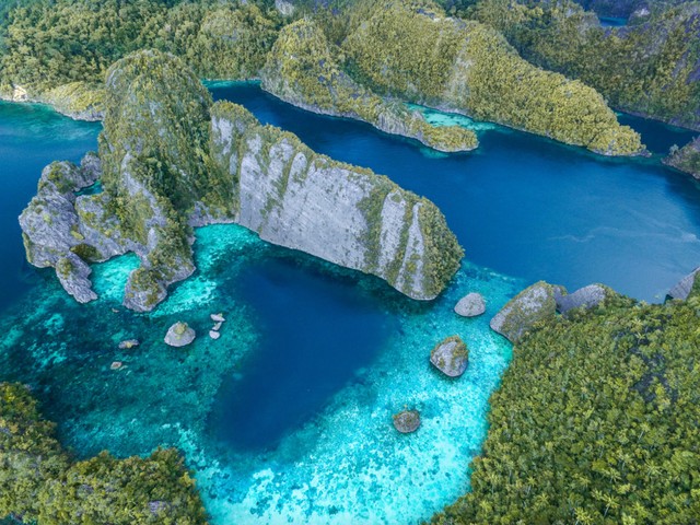 Jatuh Cinta dengan Telaga Berbentuk Hati di Raja Ampat, Papua (16143)