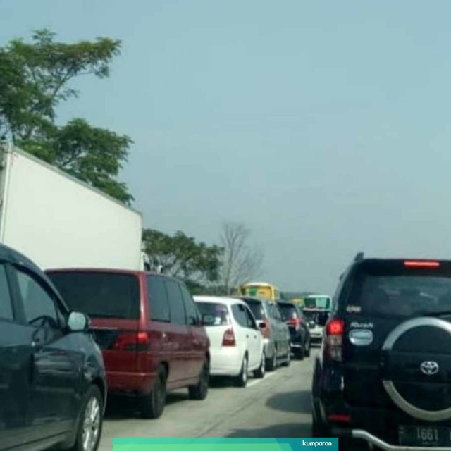 Tol Cipali arah Jakarta padat mulai KM 83. Foto: Dok. Markuni