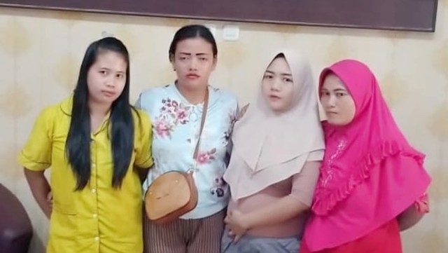 Humas Polda Kalteng, pembinaan kepada tiga emak-emak, bully temannya di medsos
