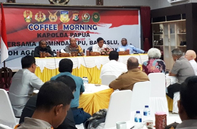 Suasana Coffee Morning para tokoh agama, masyarakat, KPU, Bawaslu, dan pemerintah serta kepolisian di Polda Papua. (Foto Liza)
