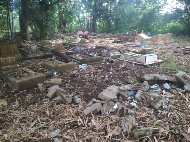 4 makam yang dibongkar itu. Dok Makassar Indeks