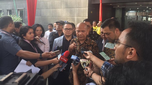 Forum Advokat Pengawal Pancasila (FAPP) mendatangi gedung Mahkamah Konstitusi (MK).