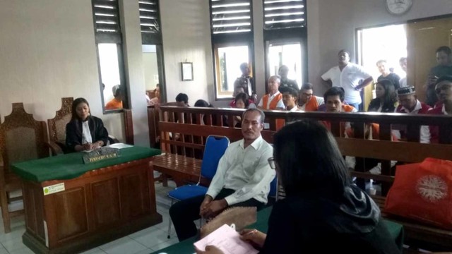 I Nyoman Tinggal saat di Pengadilan Negeri Denpasar. Foto: Denita Matondang/kumparan