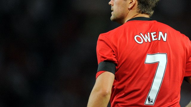 Jersi nomor 7 Manchester United, dengan nama Michael Owen. Foto: ANDREW YATES / AFP