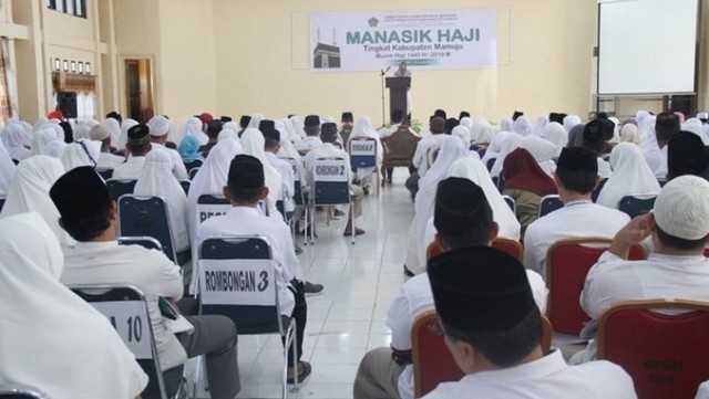 Pelaksanaan manasik haji bagi 339 calon jamaah haji Mamuju yang akan berangkat menunaikan ibadah haji.