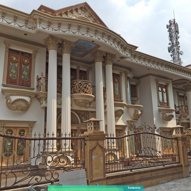 Rumah mewah artis Muzdalifah Nur Ahmad yang dijual seharga Rp 30 miliar. Foto: Elsa Olivia Karina L Toruan/kumparan