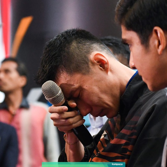 Tunggal putra kawakan Malaysia, Lee Chong Wei, mengumumkan pensiun dalam konferensi pers di Menara KBS, Putrajaya, Malaysia, Kamis (13/6/2019). Foto: Mohd RASFAN/AFP