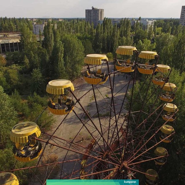 Suasana kota Pripyat, Ukraina, yang sejak lama tidak dihuni akibat bencana nuklir yang terjadi pada April 1986. Foto: AFP