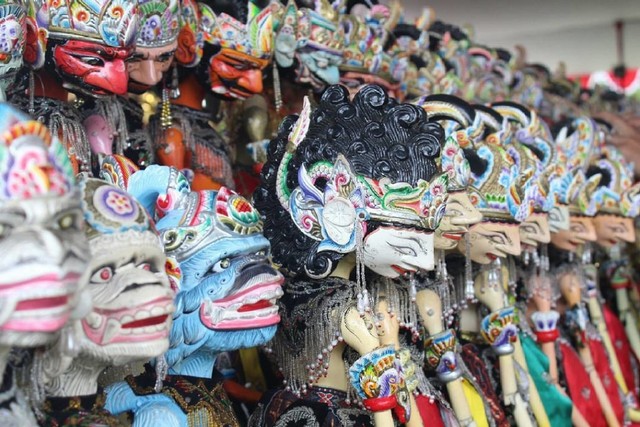 com-Wayang Ajen