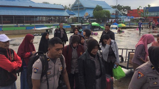 12 personel tim Trauma Healing Polda Sultra berangkat menuju Kabupaten Buton, Kamis (13/6). Foto: Dok Humas Polda Sultra.