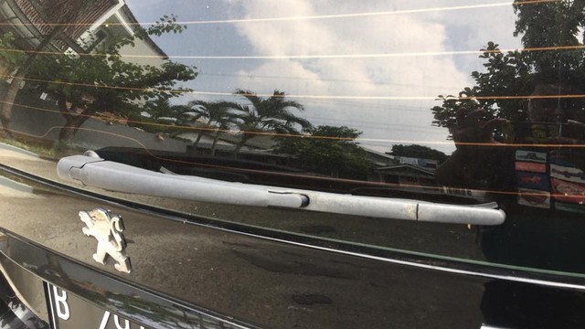 Ternyata Ini Alasan Kaca Belakang Mobil Sedan Jarang Dilengkapi Wiper (28386)