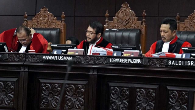 Hakim Mahkamah Konstitusi saat sidang perdana di MK, Jakarta, Jumat (14/6). Foto: Helmi Afandi/kumparan