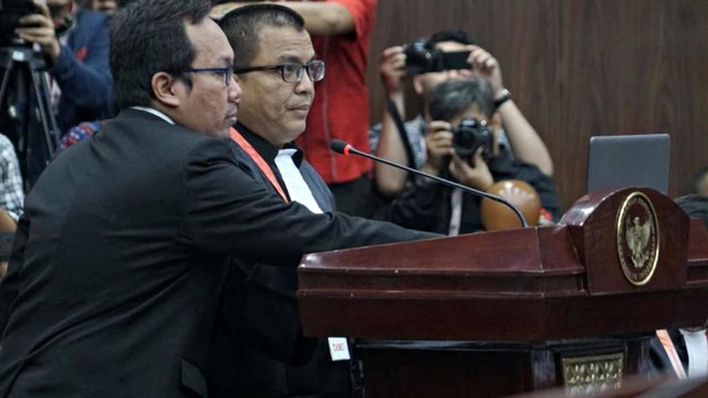 Mahkamah Konstitusi, Denny Indrayana
