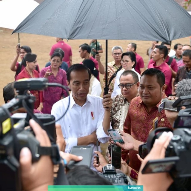 Presiden Joko Widodo melakukan kunjungan kerja ke Bali dengan meninjau Pasar Sukawati di Kabupaten Gianyar. Foto: Biro Pers Sekretariat Presiden