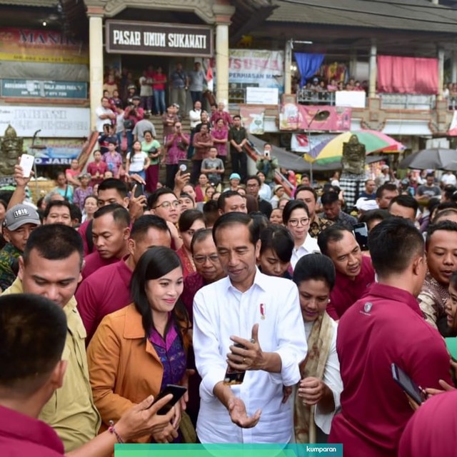 Presiden Joko Widodo melakukan kunjungan kerja ke Bali dengan meninjau Pasar Sukawati di Kabupaten Gianyar, Jumat (14/6). Foto: Biro Pers Sekretariat Presiden