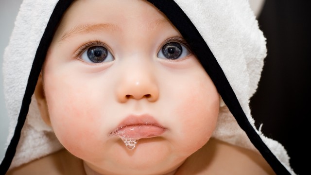 bayi main ludah Foto: Shutterstock