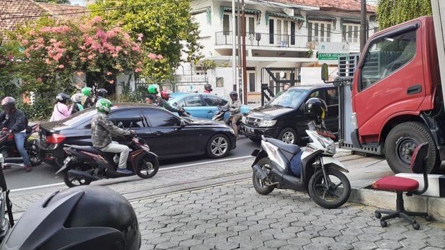 Yang Harus Dilakukan Saat Ketemu Pengemudi Acungkan Pistol, Viralkan! (272069)