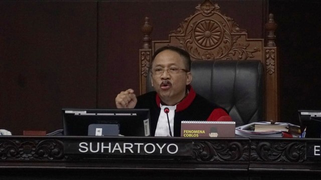 Hakim MK, Suhartoyo saat sidang perdana PHPU Pilpres 2019 di Mahkamah Konstitusi, Jakarta (14/06). Foto: Fanny Kusumawardhani/kumparan