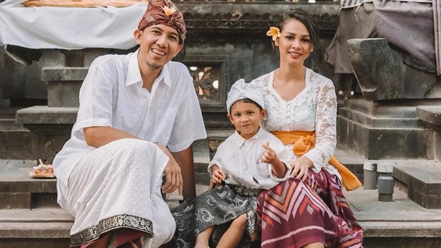 Andien dan keluarga liburan ke Bali. Foto: Instagram @andienaisyah